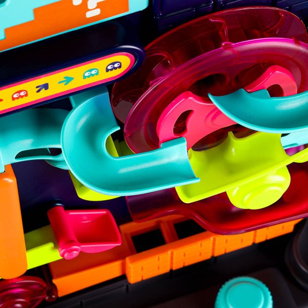 Kamuoliukų kliūčių ruožo arkadinis žaidimas, skirtas kamuoliukams