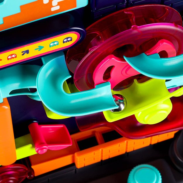 Kamuoliukų kliūčių ruožo arkadinis žaidimas, skirtas kamuoliukams