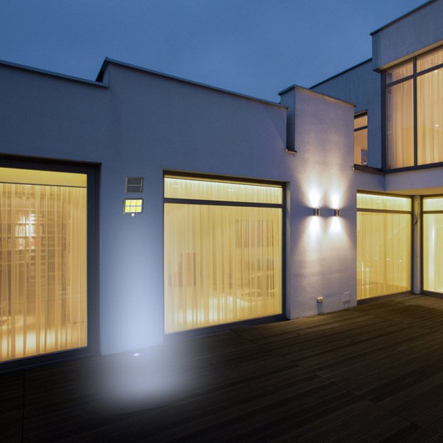 Saulės judesio ir sutemų jutiklio lempa 120 LED