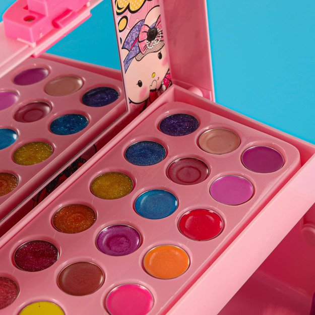 Makiažo ir nagų rinkinys makiažo kosmetika &scaron;e&scaron;ėliai lakai lagaminas