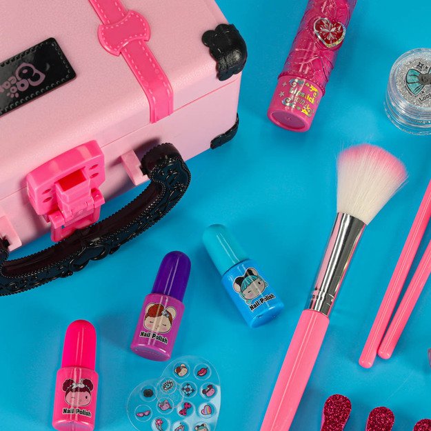 Makiažo ir nagų rinkinys makiažo kosmetika &scaron;e&scaron;ėliai lakai lagaminas