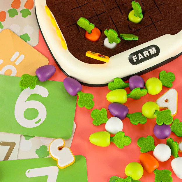 &Scaron;eimos stalo žaidimas vaikams  Morkų laukas