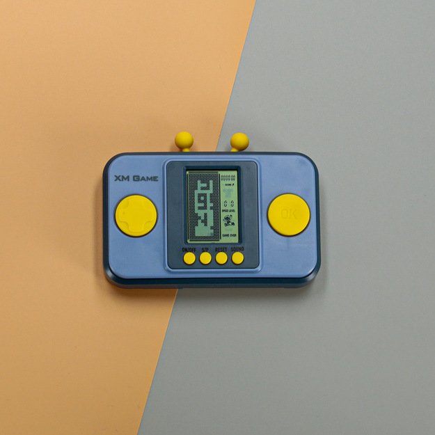 Elektroninių arkadinių žaidimų ne&scaron;iojamoji konsolė pilka