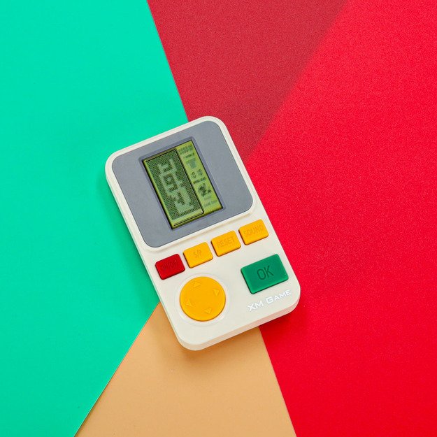 Elektroninių arkadinių žaidimų ne&scaron;iojamoji konsolė balta