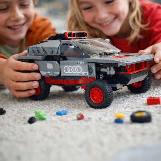 Rastar car 10120 Audi RS Q e-tron 1:30 blokai 376el.