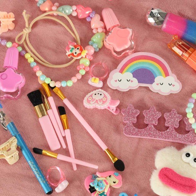 Makiažo ir nagų rinkinys kosmetika makiažas kosmetika &scaron;e&scaron;ėliai lakai stalčiai undinė