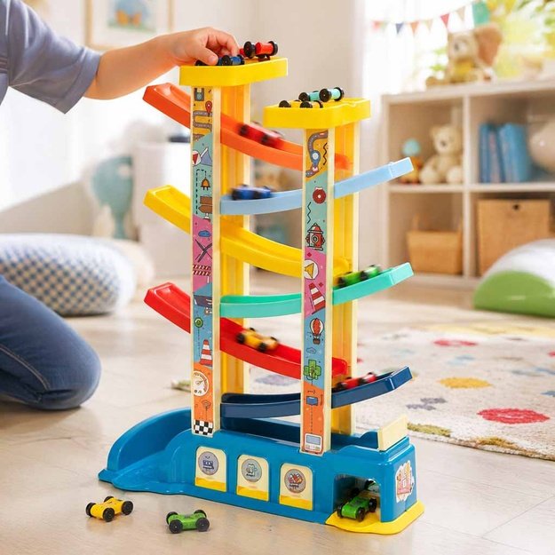 Garažas su nuvažiavimu + 8 automobiliai