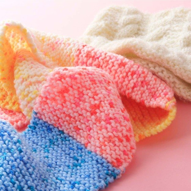 Mezgimo mašina su 48 virbalais + 4 siūlų kamuoliukais